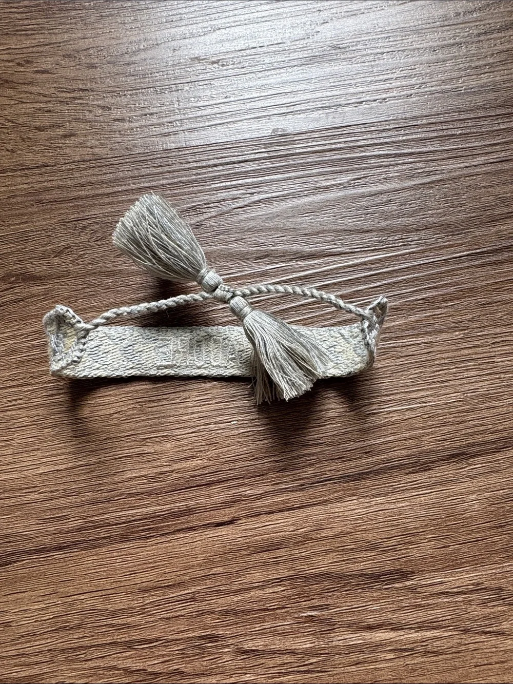 Handwoven 'J'adore' Adjustable Bracelet (Gray and Cream)